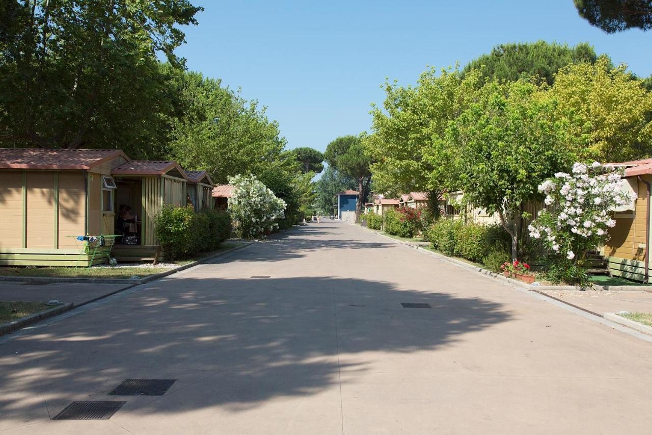 Отель Camping Versilia Mare Лидо-ди-Камайоре Экстерьер фото