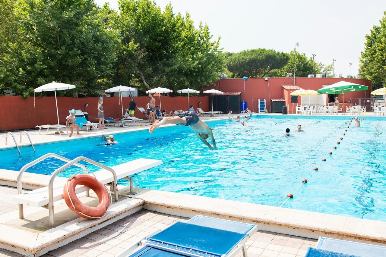 Отель Camping Versilia Mare Лидо-ди-Камайоре Экстерьер фото