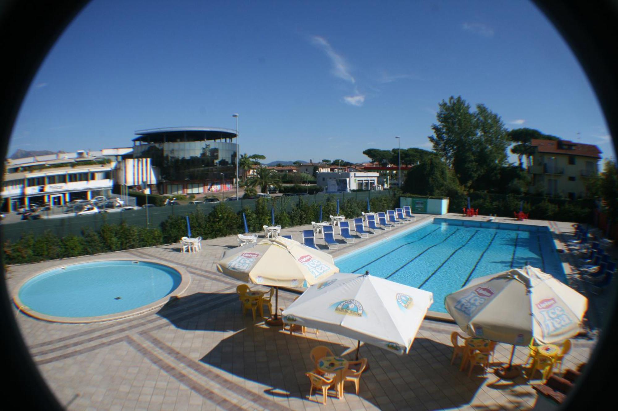 Отель Camping Versilia Mare Лидо-ди-Камайоре Экстерьер фото